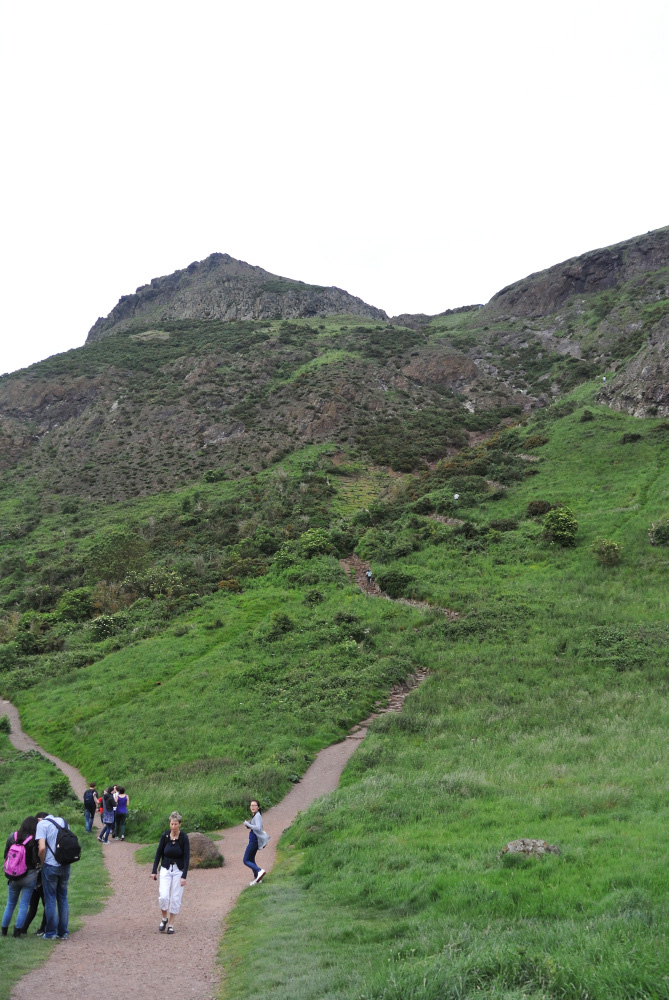 Edingurgh_walking to Aurthur's Seat